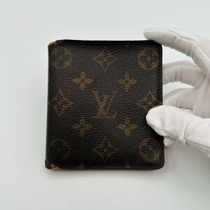 Louis Vuitton Monogram Bi Fold Wallet